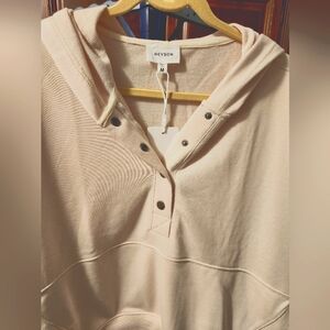 NWT Heyson Hoodie, Size Medium, Color-Cream, hooded neckline, kangaroo pocket